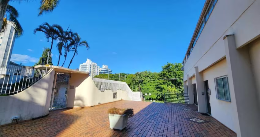 Apartamento de 1 dormitório na Carvoeira
