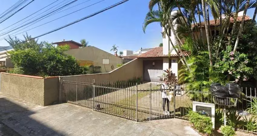 Terreno com viabilidade à venda na Trindade