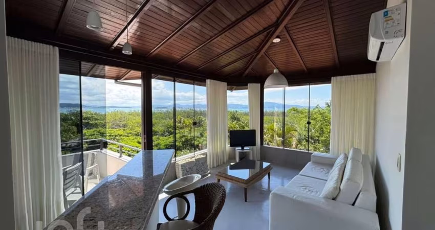 Apartamento à venda em Ponta das Canas com 192 m²,