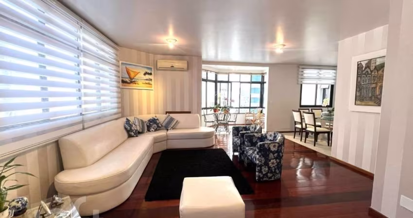 Apartamento à venda em Centro com 137 m², 4 quarto