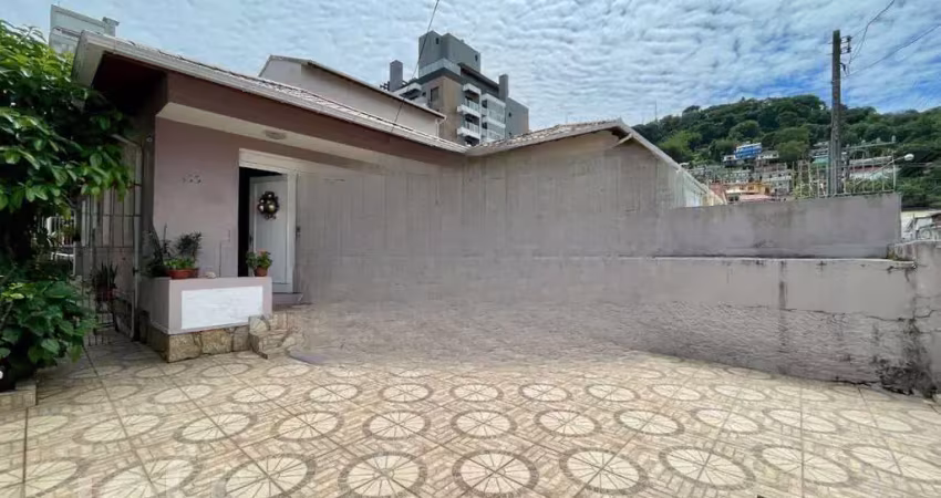 Casa com 3 quartos à venda na Rua Monsenhor Topp, 133, Centro, Florianópolis