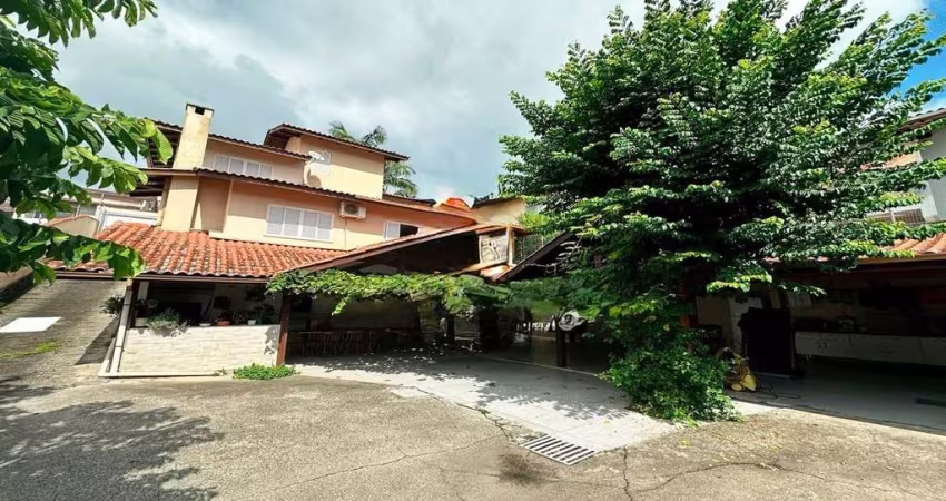 Casa de 5 dormitórios para locação na Trindade