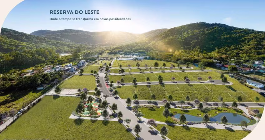 Terreno em condomínio à venda no Rio Tavares