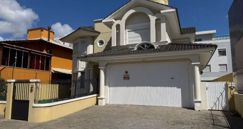 Casa com 4 dormitórios para locação no João Paulo