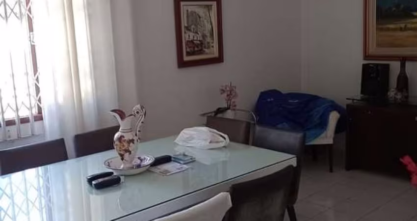 Casa à venda em Carianos com 130 m², 3 quartos