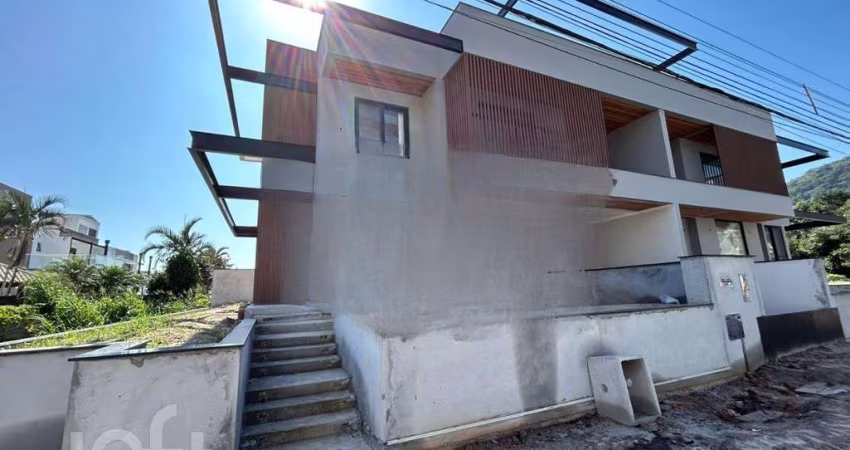 Casa à venda em Jurere Leste com 263 m², 3 quartos