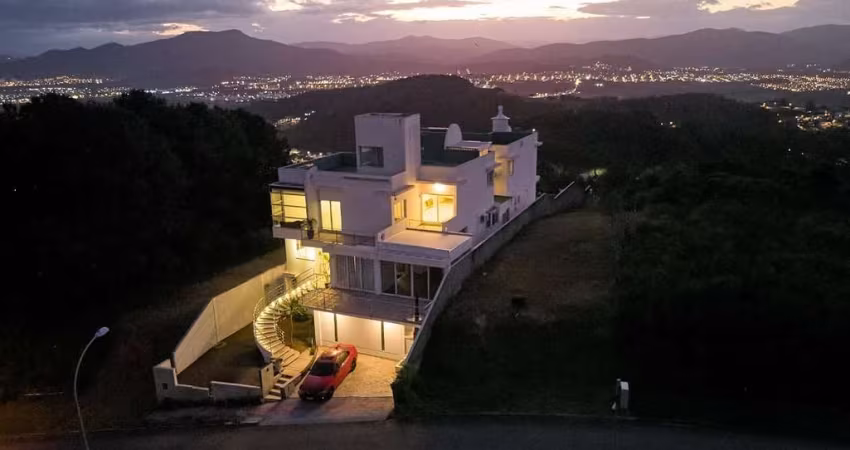 Casa de 5 suítes à venda em São José