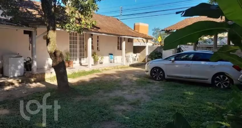 Casa à venda em Sambaqui com 70 m², 2 quartos, 2 v