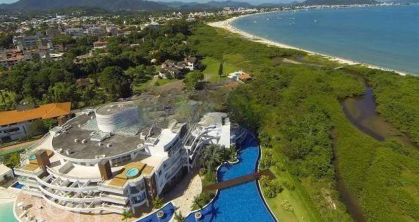 Apartamento à venda em Ponta das Canas com 318 m²,