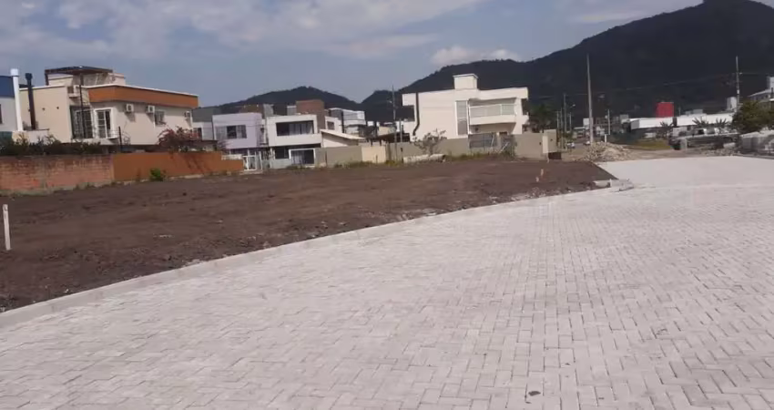 Terreno à venda na Rua Ipê da Praia, 100, Moenda, Florianópolis