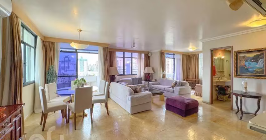 Apartamento à venda em Centro com 211 m², 4 quarto