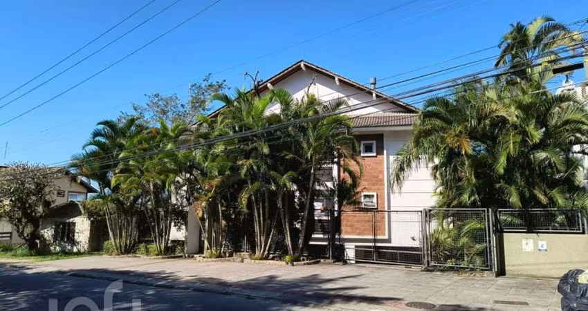 Apartamento à venda em Lagoa da Conceição com 142