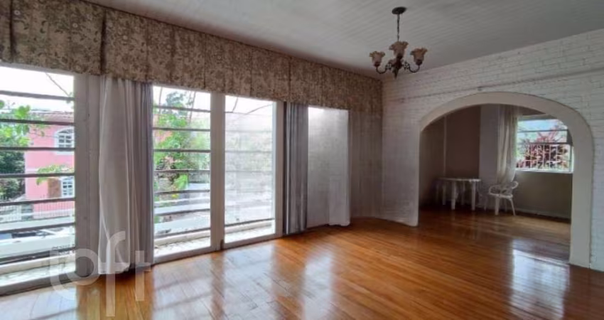 Casa à venda em Itaguaçu com 332 m², 5 quartos, 1