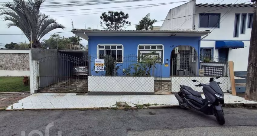 Casa à venda em Estreito com 200 m², 3 quartos, 1