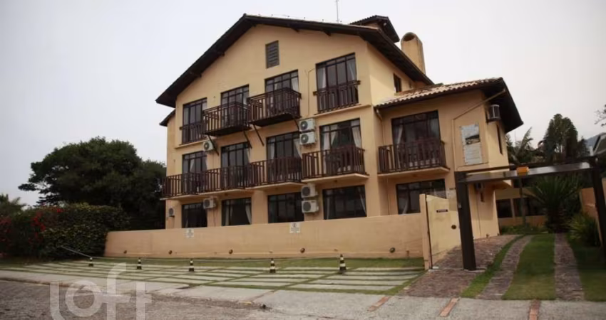Casa à venda em Açores com 1711 m², 18 quartos