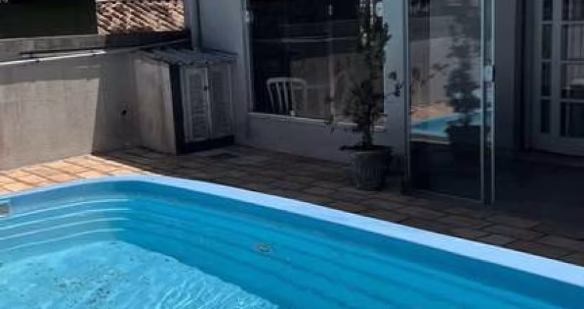 Casa à venda em Agronômica com 254 m², 4 quartos,