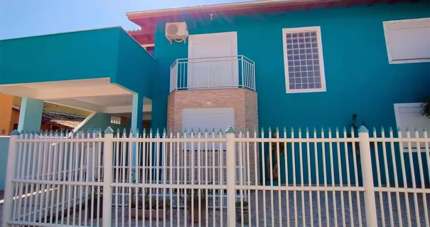 Casa de 3 dormitórios para locação no Campeche