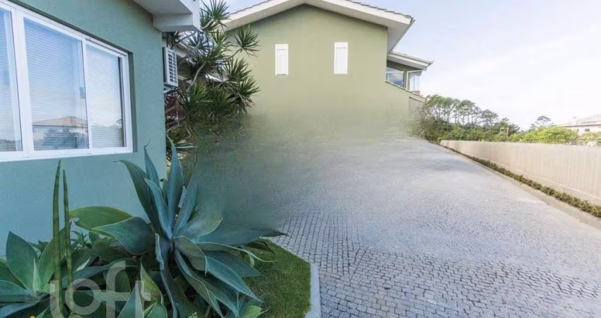 Casa à venda em Praia Mole com 137 m², 3 quartos,