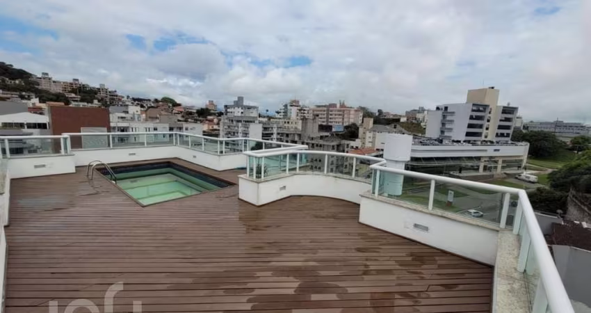 Apartamento à venda em Coqueiros com 273 m², 3 qua
