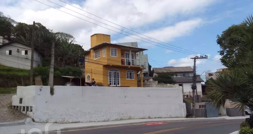 Casa à venda em Lagoa da Conceição com 185 m², 3 q