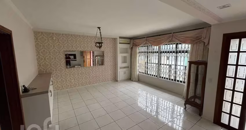 Casa à venda em Agronômica com 165 m², 3 quartos,