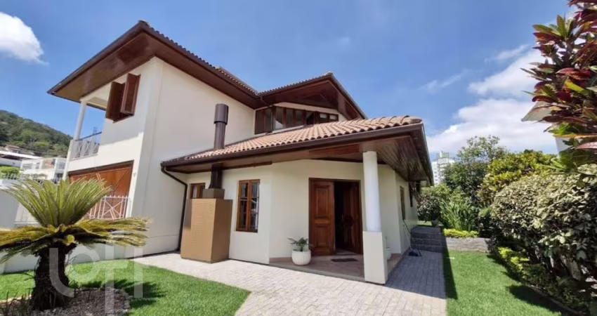 Casa à venda em Córrego Grande com 308 m², 4 quart