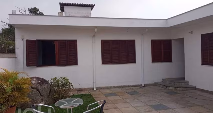 Casa à venda em Balneário com 146 m², 3 quartos, 1