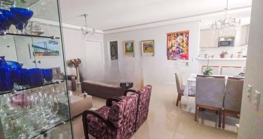 Apartamento à venda em Estreito com 137 m², 3 quar