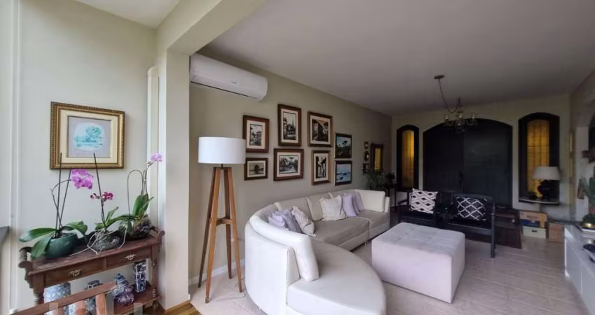 Casa à venda em Pantanal com 290 m², 4 quartos, 1