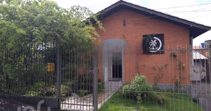 Casa à venda em Estreito com 150 m², 3 quartos, 3