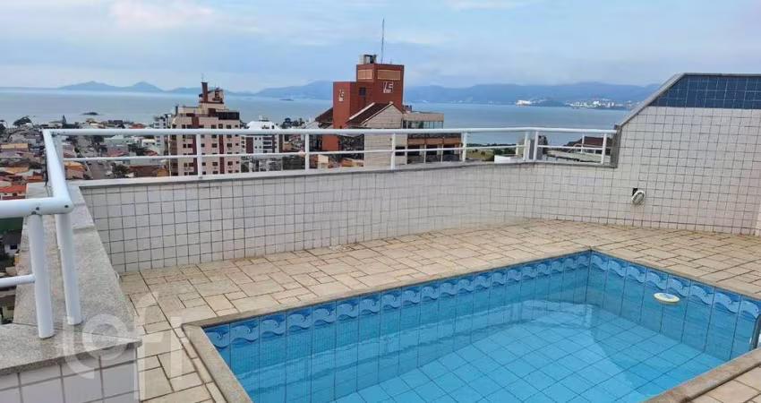 Apartamento à venda em Canto com 218 m², 3 quartos