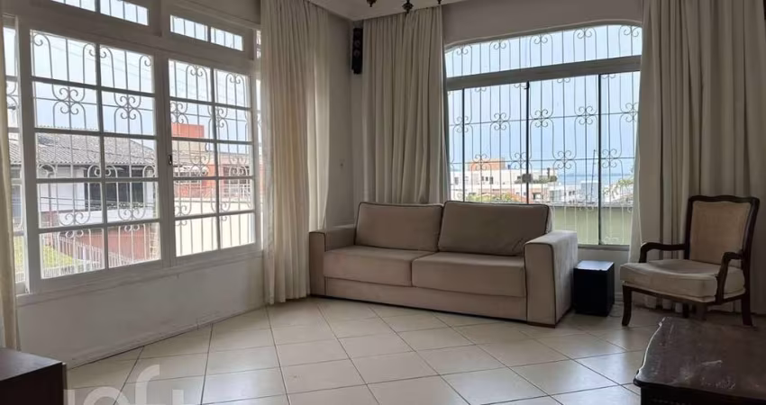 Casa à venda em Coqueiros com 204 m², 3 quartos, 4
