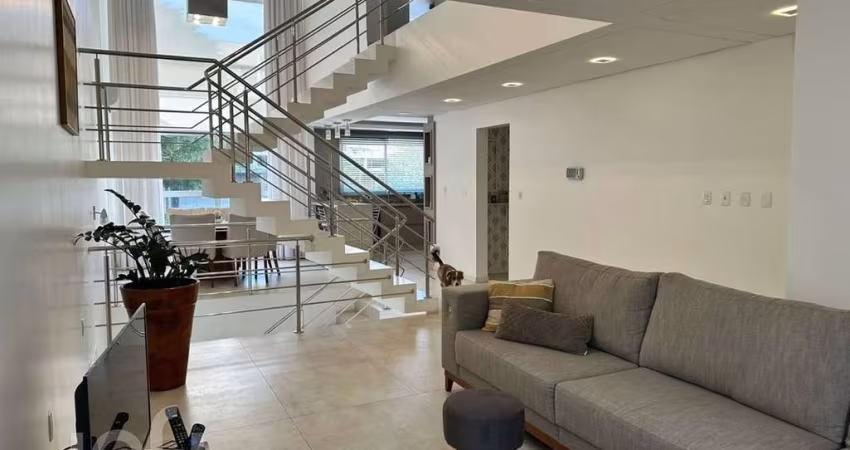 Casa à venda em Coqueiros com 311 m², 3 quartos, 1