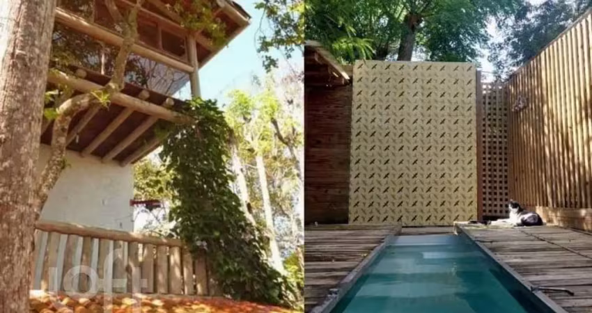 Casa à venda em Sambaqui com 332 m², 4 quartos, 2