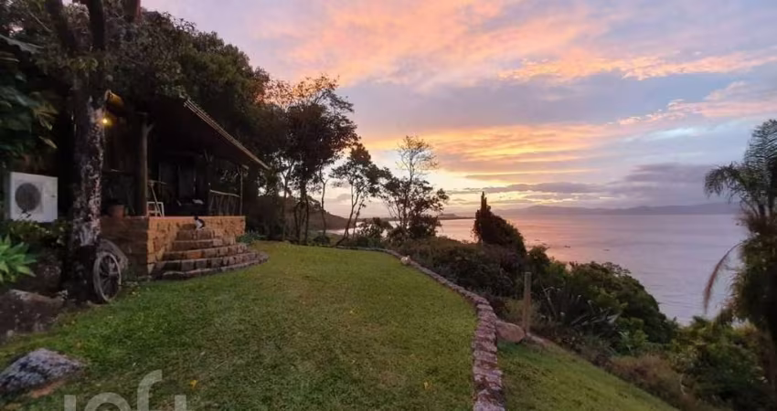 Casa à venda em Forte com 226 m², 4 vagas