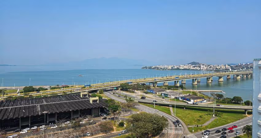 Apartamento de 3 dormitórios à venda na Beira Mar