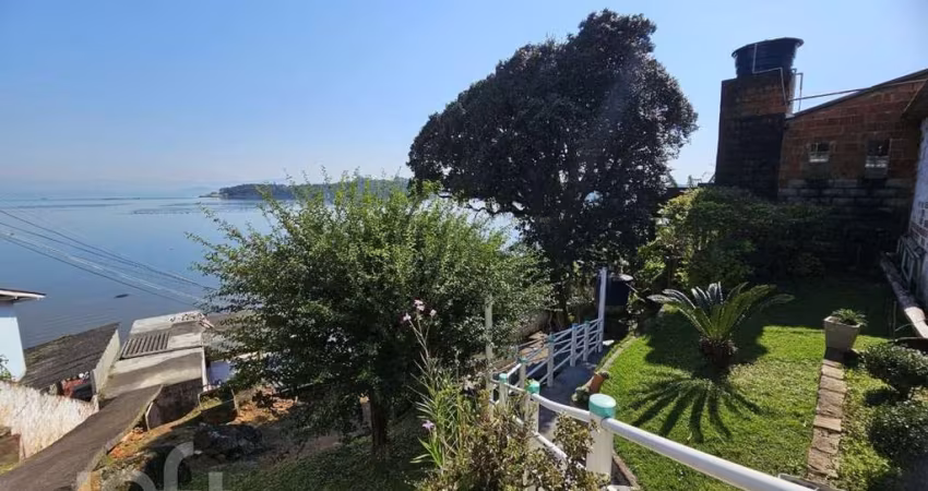 Casa à venda em Ribeirão da Ilha com 150 m², 3 qua