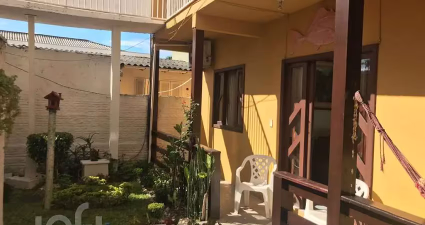 Casa à venda em Lagoa da Conceição com 255 m², 8 q