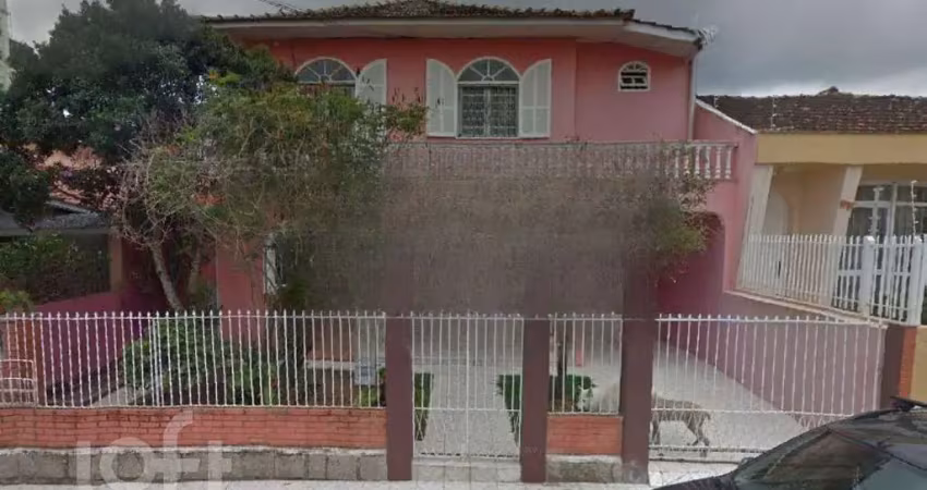 Casa à venda em Agronômica com 230 m², 3 quartos,