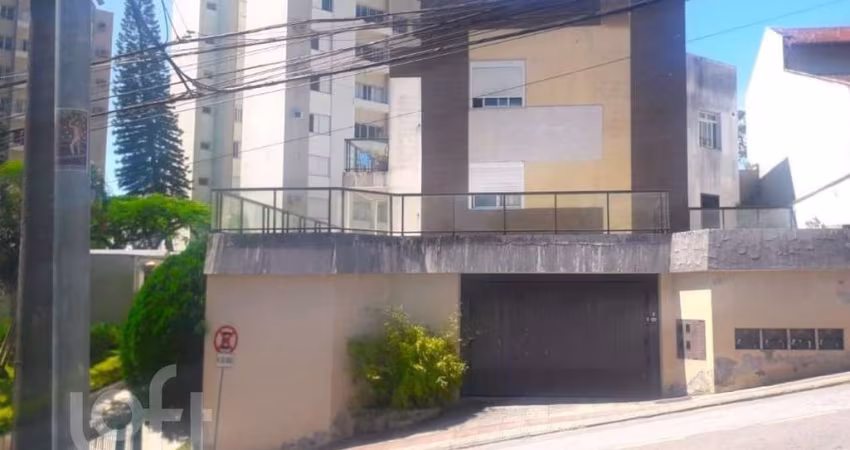 Casa à venda em Centro com 401 m², 2 quartos, 2 su