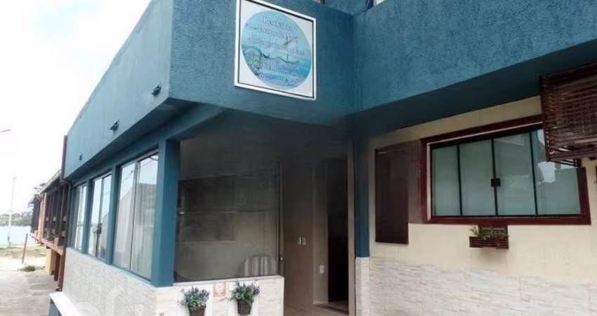 Casa à venda em Armação com 420 m², 1 quarto