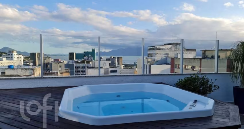 Apartamento à venda em Centro com 173 m², 2 quarto