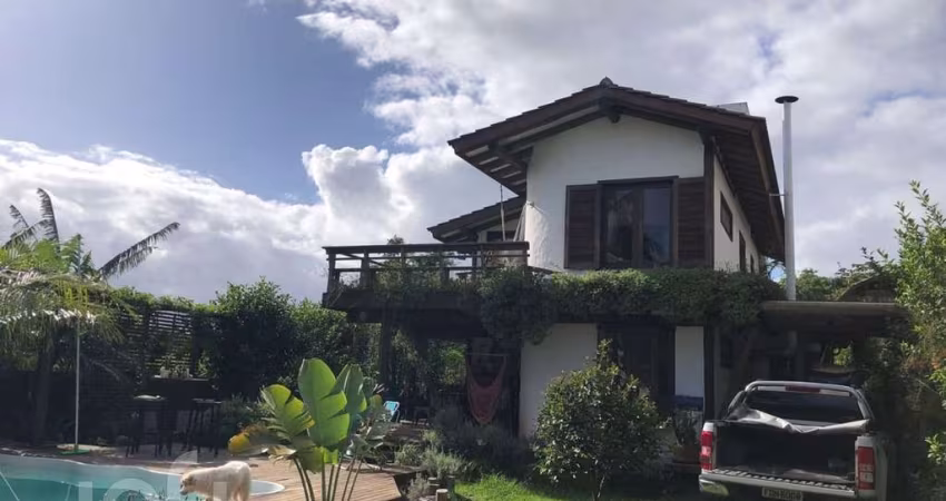 Casa à venda em Canto da Lagoa com 127 m², 2 quart