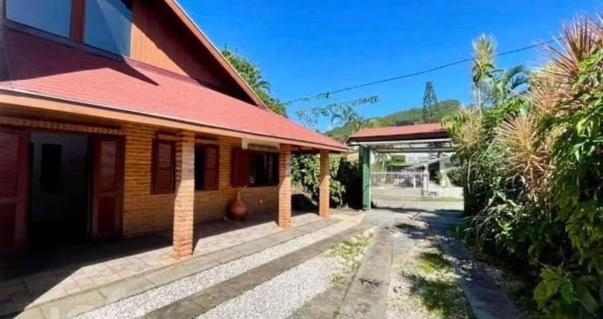 Casa à venda em Morro das Pedras com 264 m², 4 qua