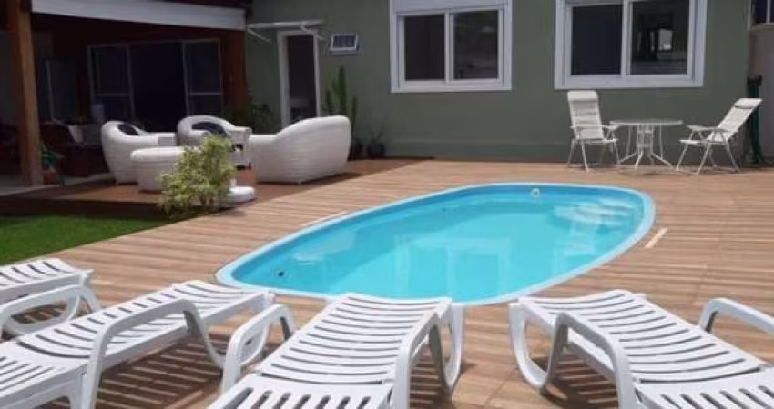 Casa à venda em Daniela com 190 m², 3 quartos, 2 s