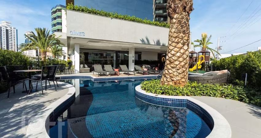 Apartamento à venda em Estreito com 131 m², 3 quar