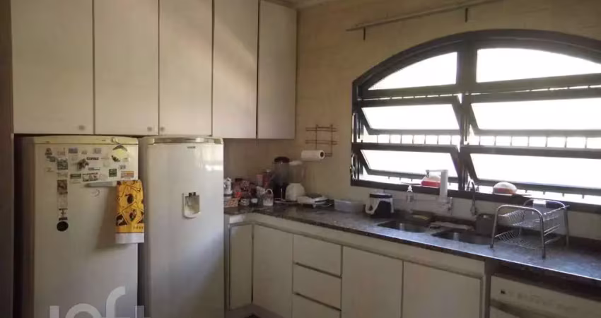 Casa à venda em Centro com 291 m², 4 quartos, 1 su