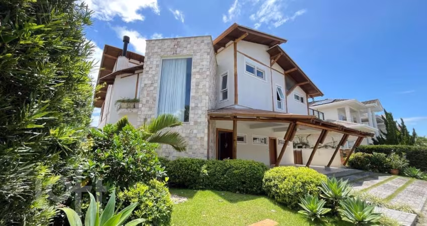 Casa à venda em Rio tavares central com 450 m², 4