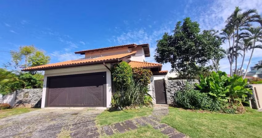 Casa de 4 dormitórios à venda no Itacorubi