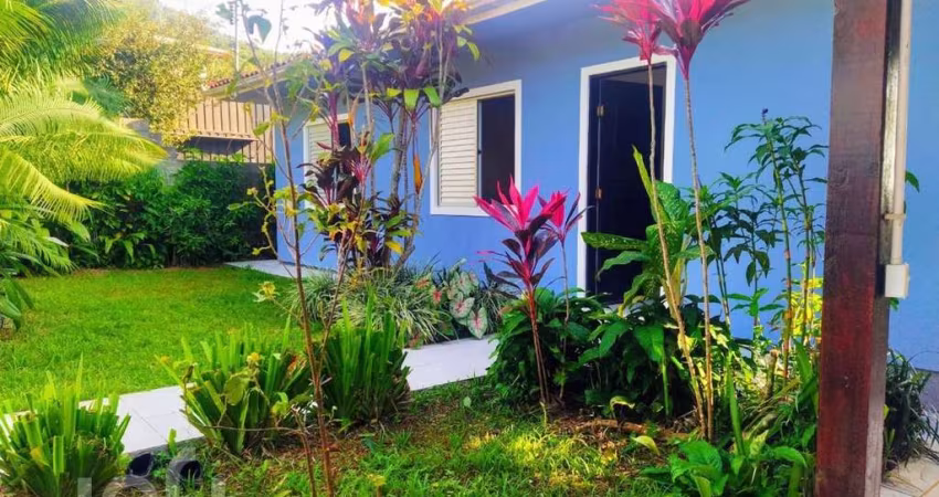 Casa à venda em Alto Ribeirão com 85 m², 2 quartos